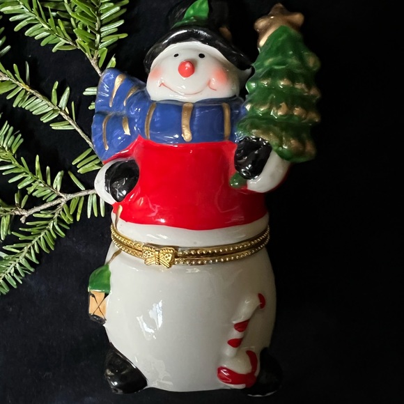 Greenbrier Porcelain Hinged Trinket Box, Snowman with Tree & Lantern. - Picture 1 of 12